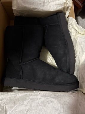 UGG Women's Classic Short Boots - Black